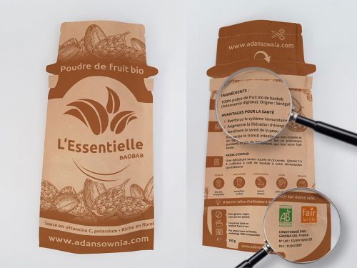 Sachet kraft de poudre de baobab L'Essentielle, recto et verso, avec deux loupes sur la liste des ingrédients et sur les logos AB et Fair for Life.